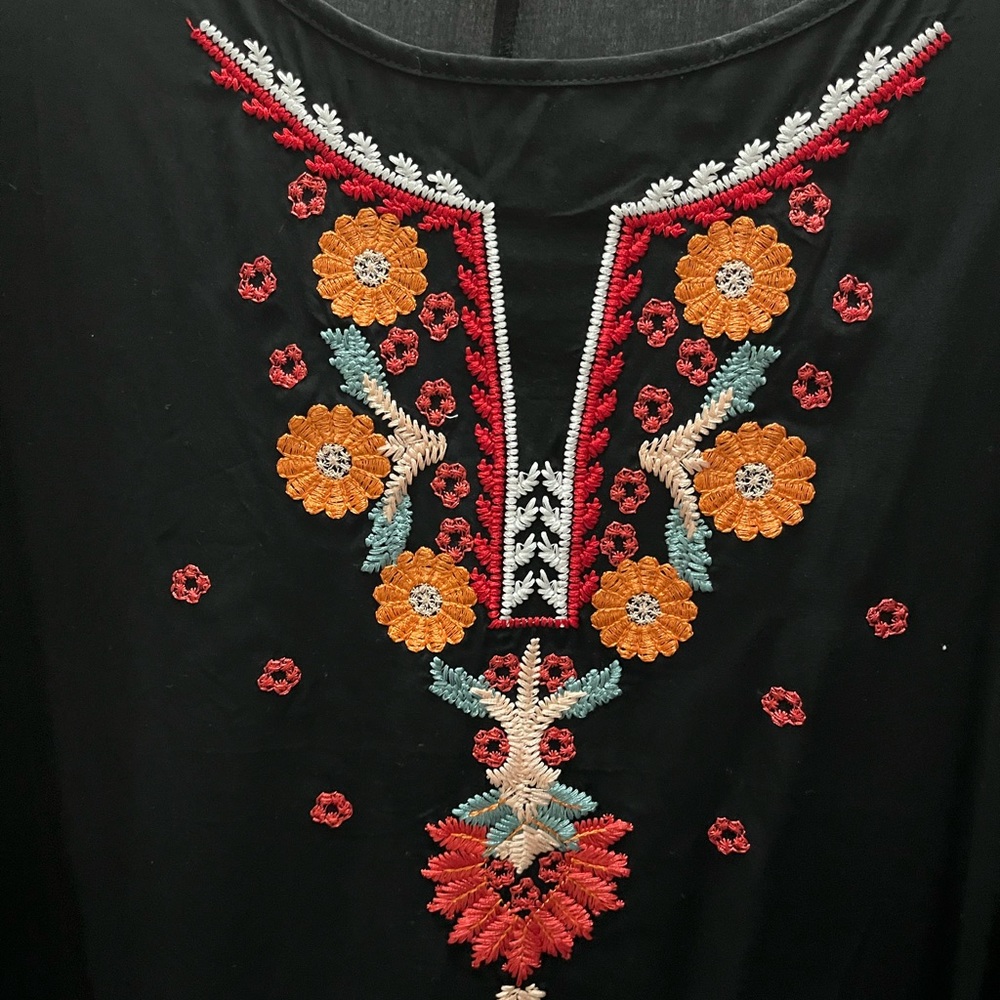 Shein light-weight black dress with embroidery on sleeves and neck in a 5X - Picture 2 of 3